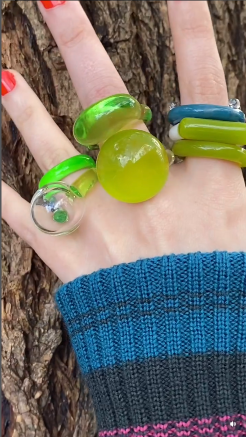 Viral song su reel instagram di bigiotteria