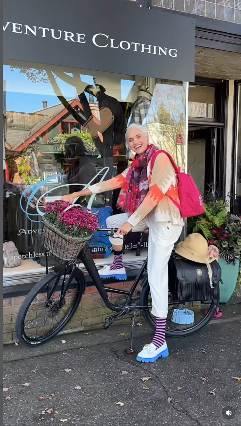 Musica caraibica per reel con creazioni di moda