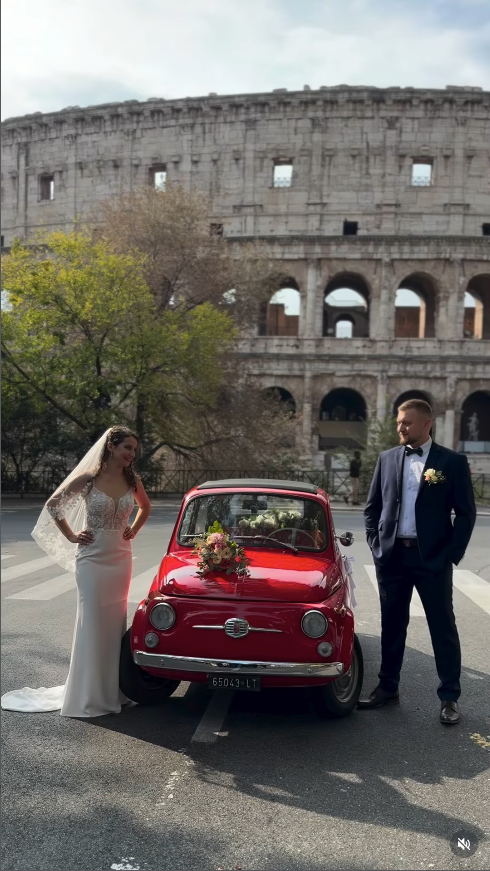 Musica per wedding reel con Fiat 500 rossa e Colosseo